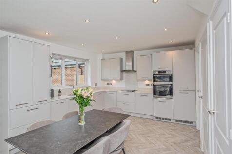 Fitted Kitchen: