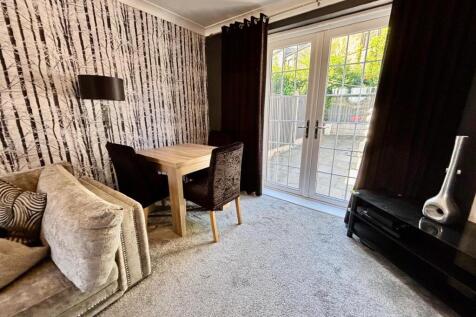 Through Lounge / Dining: