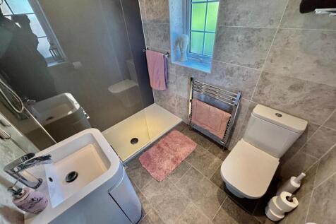 Bedroom / WC: