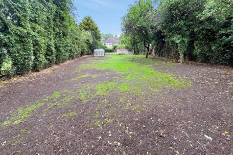 Gardens: Rear