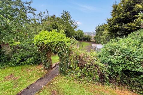 Gardens: Rear
