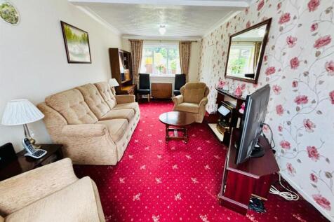 Living Room &amp; Dining Area: