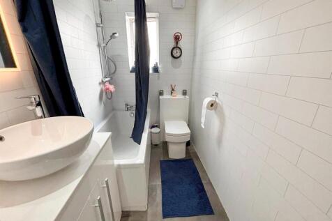 Modern Bathroom / WC: