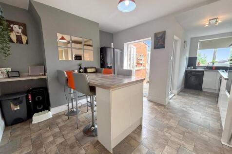 Fitted Breakfast / Dining Kitchen: