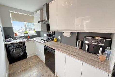 Fitted Breakfast / Dining Kitchen: