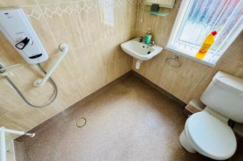 Shower Room / WC: