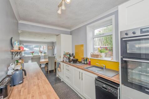 Fitted Kitchen: