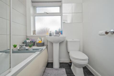 Bathroom / WC:
