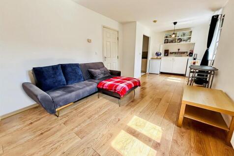 Living Room / Dining Area: