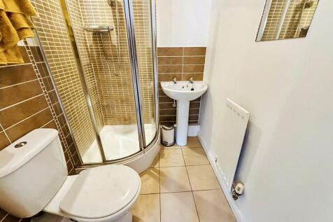 En-suite Shower Room: