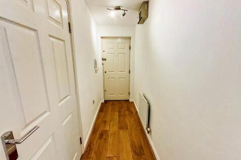 Entrance Hallway: