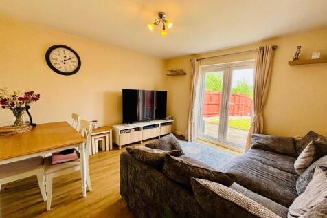 Living Room &amp; Dining Area: