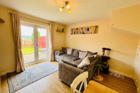 Living Room &amp; Dining Area: