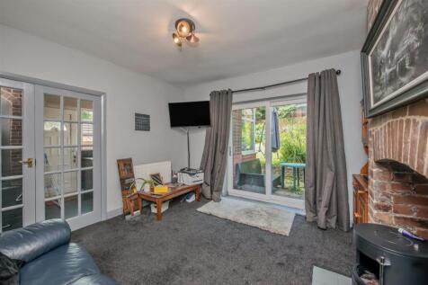 Dining / Sitting Room: