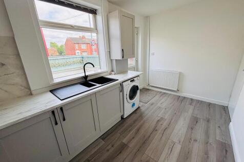 Fitted Breakfast / Dining Kitchen: