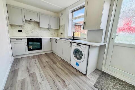 Fitted Breakfast / Dining Kitchen: