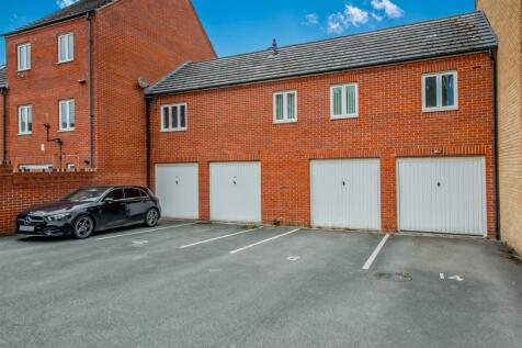 Off Street Parking / Single Garage / Visitor Parki