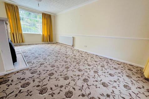 Living Room &amp; Dining Area: