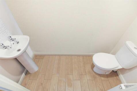 Cloakroom / WC: