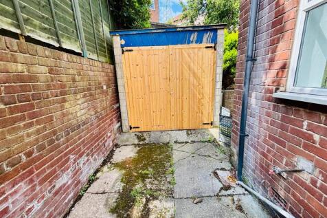 Off Street Parking / Driveway / Single Detached Ga