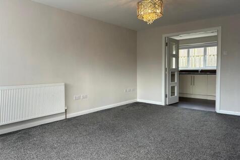Living Room / Dining Area: