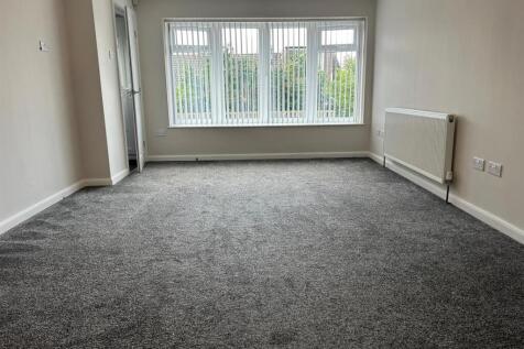 Living Room / Dining Area: