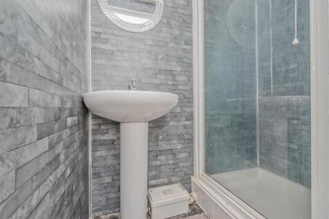 Shower Room: