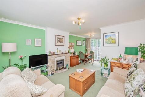 Living Room / Dining area