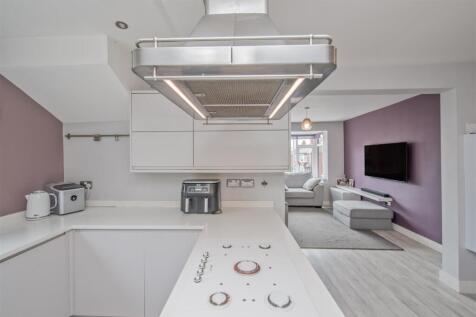 Fitted Kitchen: