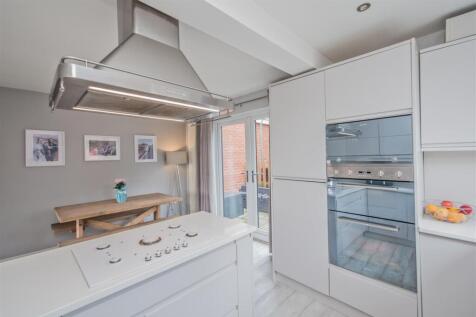 Fitted Kitchen:
