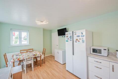 Fitted Dining Kitchen: