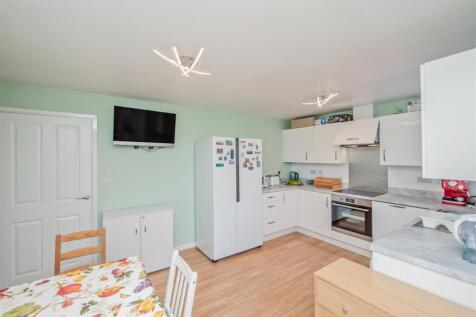 Fitted Dining Kitchen: