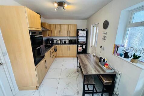 Fitted Dining Kitchen: