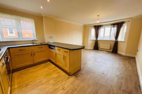 Living Room / Kitchen: