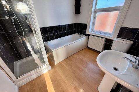 4 Piece Bathroom / WC: