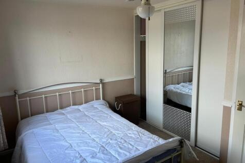 Bedroom: