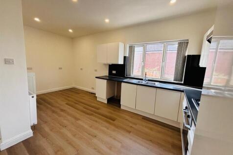 Fitted Breakfast Dining Kitchen: