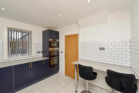 Fitted Breakfast Kitchen: