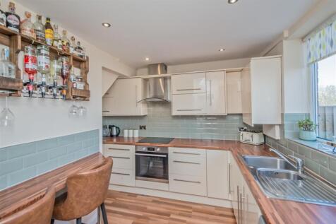 Fitted Breakfast Kitchen: