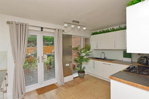 Fitted Dining Kitchen: