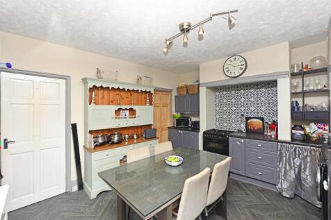 Open Plan Kitchen / Diner: