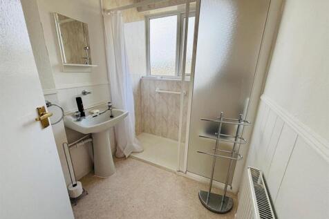 Shower Room / WC: