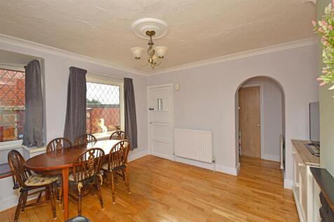 Dining Room:
