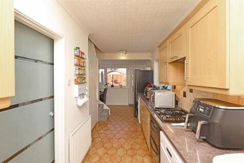 Fitted Breakfast / Dining Kitchen: