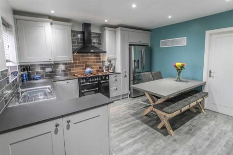 Fitted Dining Kitchen: