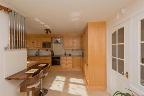 Fitted Breakfast Kitchen: