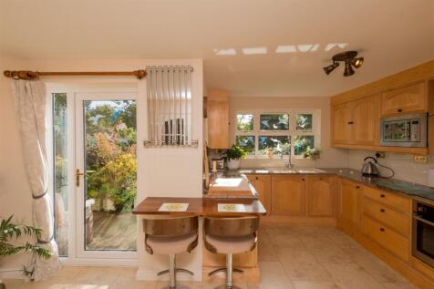 Fitted Breakfast Kitchen: