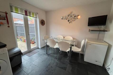 Fitted Dining Kitchen: