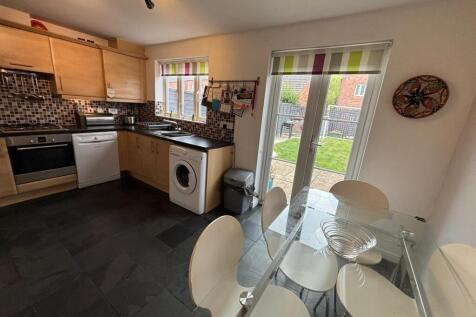 Fitted Dining Kitchen: