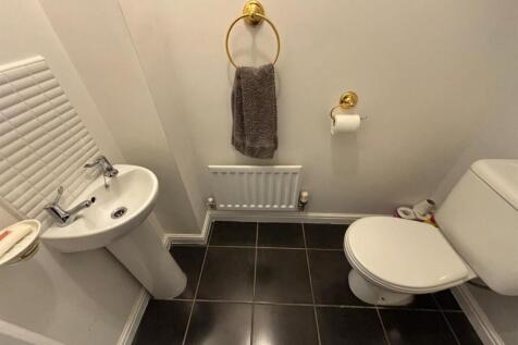 Downstairs Cloakroom / WC: